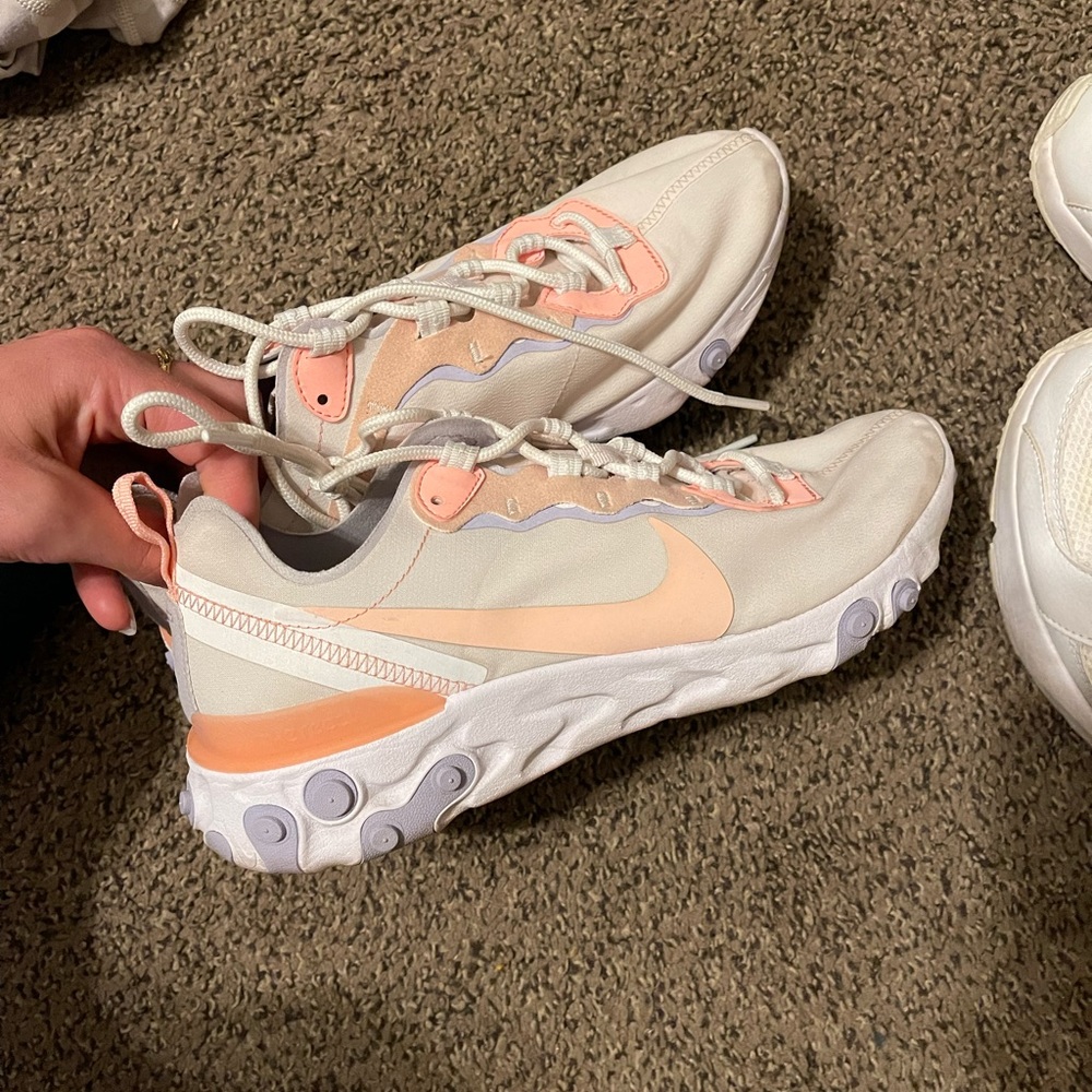 Nike Women’s react element 55